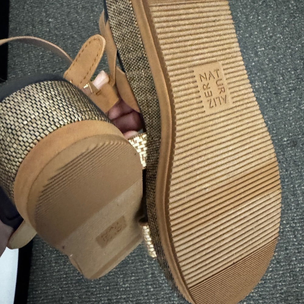New Naturalizer Tan Brown Sandals with Woven Straps never worn - Picture 5 of 7
